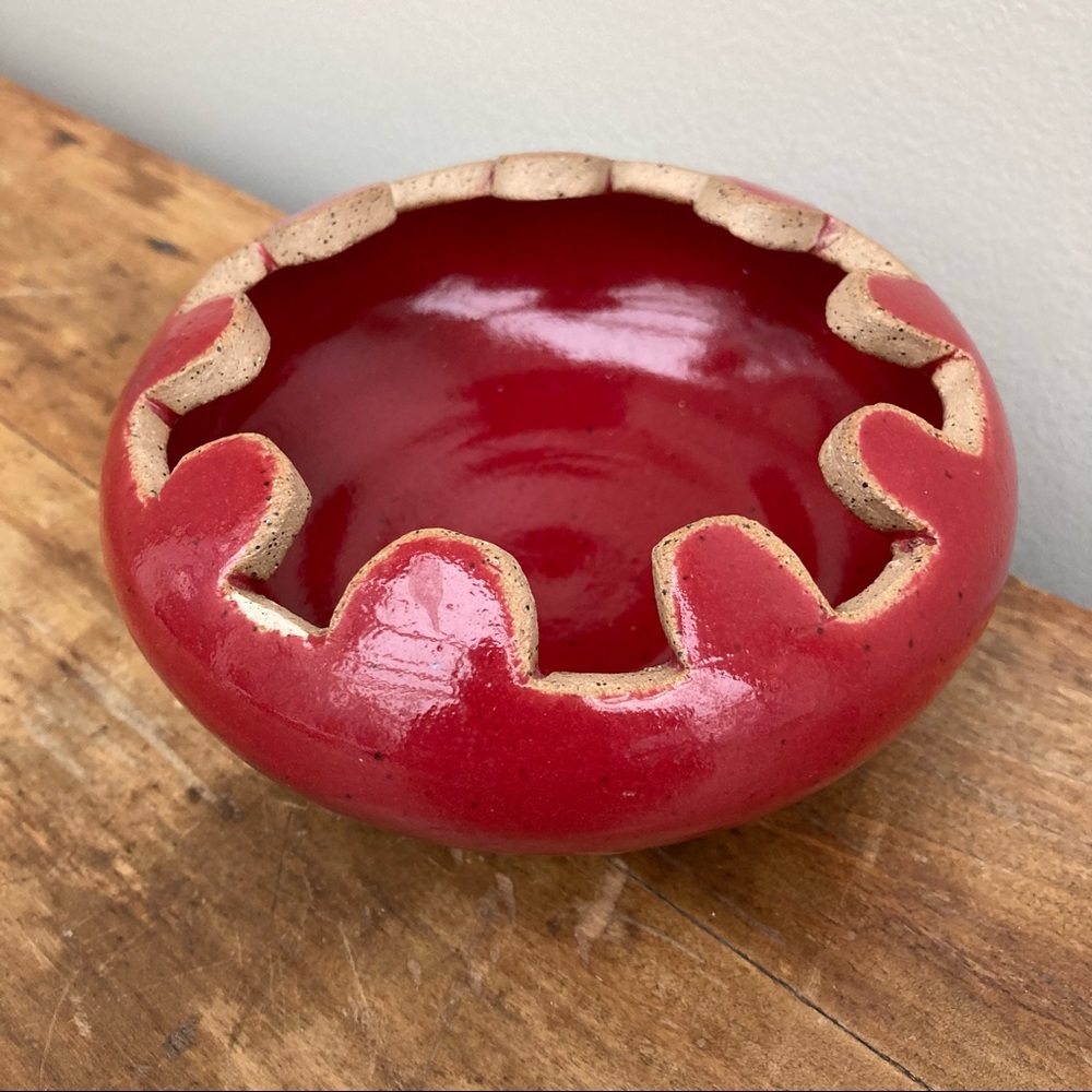 Funky Red Ashtray - Picture 3 of 5